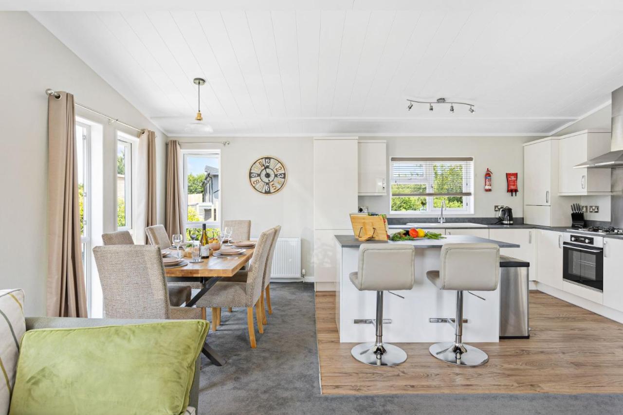 Rose Lodge, 21 Roadford Lake Lodges 리프턴 외부 사진